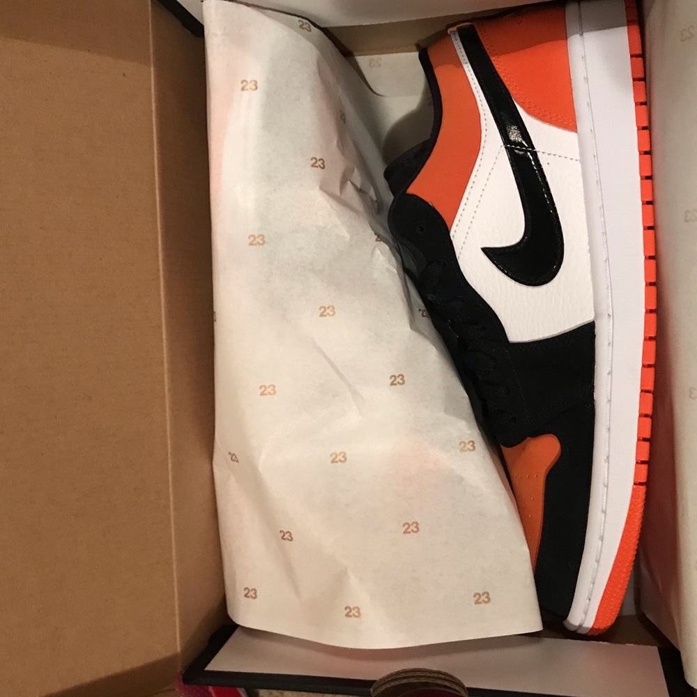 Jordan 1’s Low Shattered Backboard